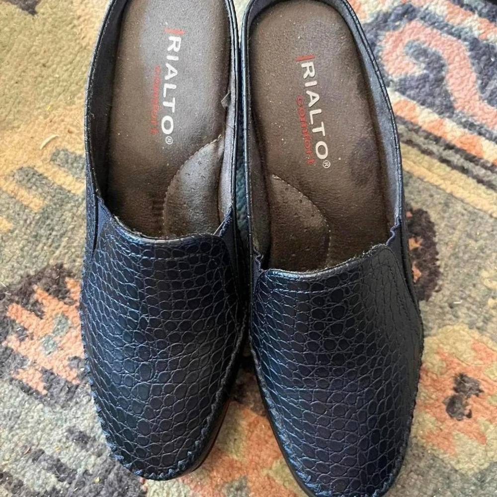 Realto size 7 black shoes‎